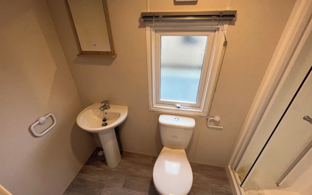 Charming 2-bed Lodge in Newton Stewart