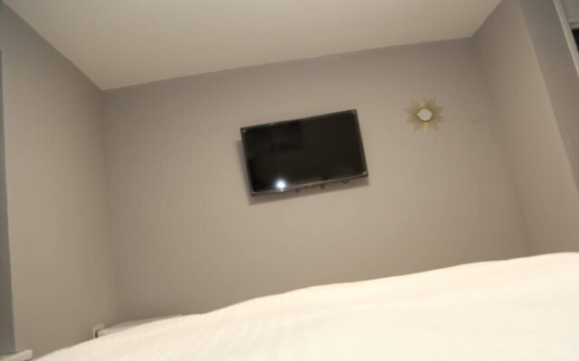 Room in House - A A Guest Room7