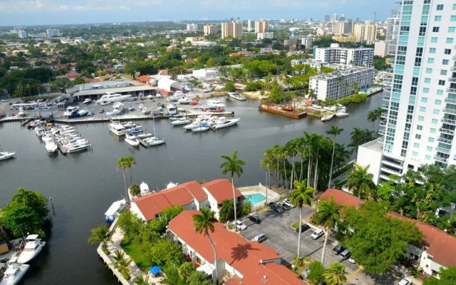 Oaks Marina & Tower Lux Condos