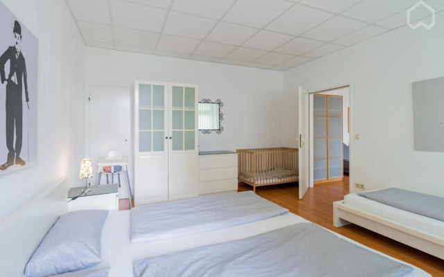 Spacious and modern furnished apartment for 10 guests