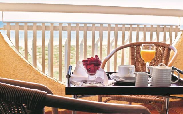 Отель Ozadi Altura Beach Resort