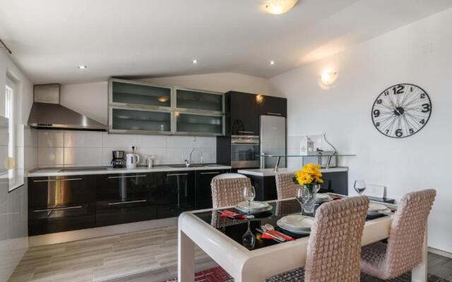 La Bodega Apartments