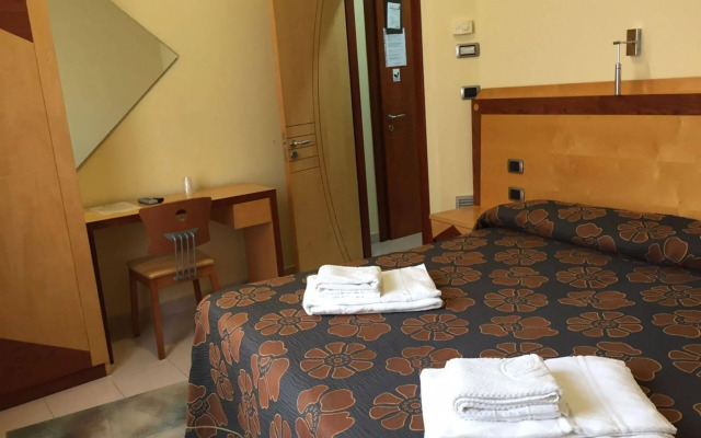 Piccadilly Suites and Rooms