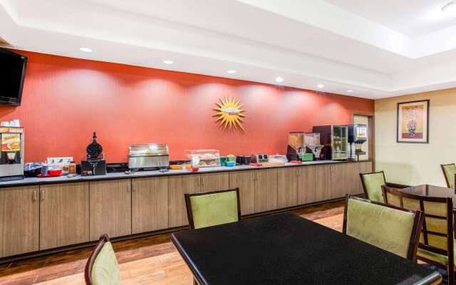 La Quinta Inn & Suites by Wyndham Ennis