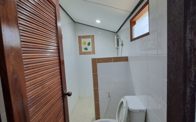 Sawasdee Sichang Resort