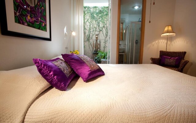 Casa de las Bugambilias B&B