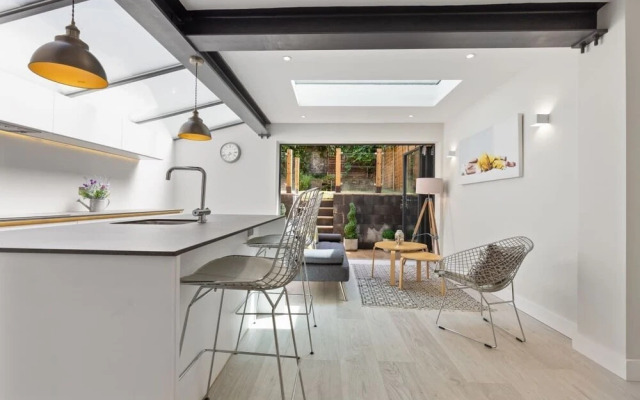 Elegant 2 Bed Apt W/patio nr West Hampstead