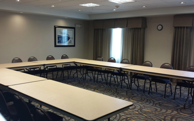 Holiday Inn Express & Suites Nevada by IHG