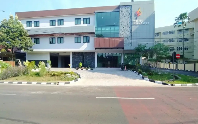 Urbanview Wisma Wirasatya Akpol Semarang by RedDoorz