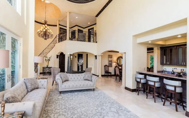 Robmar Mansion - Beverly Hills Mediterranean Estate With Pool & Sport Court
