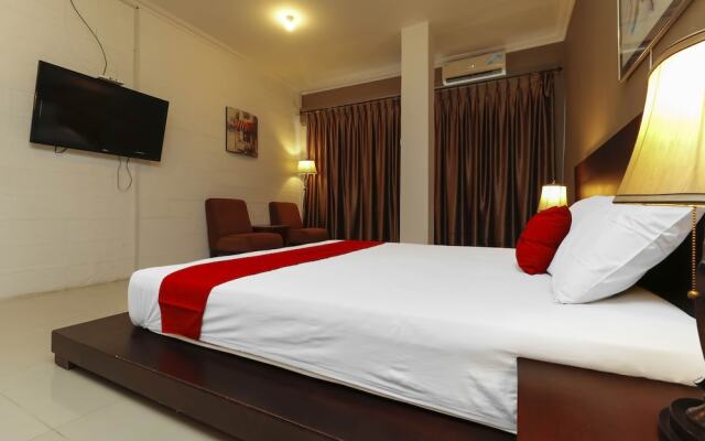 RedDoorz Plus near Ferry Terminal Batam Center