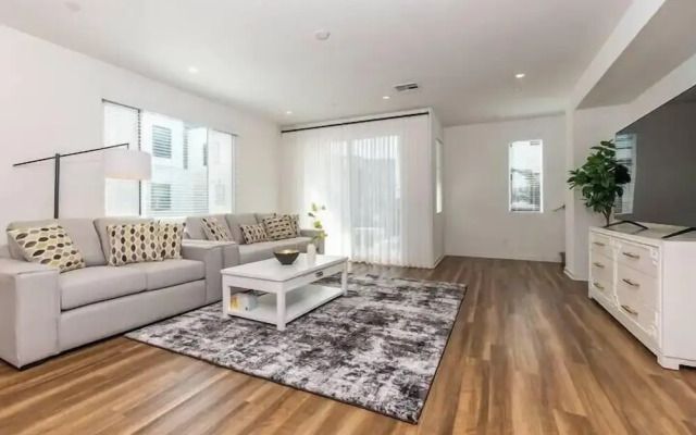 Private Room With Shared Bathroom