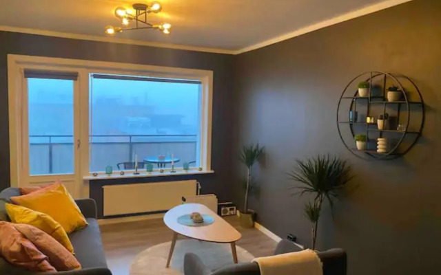 Cozy One Bedroom Apartment With Balcony
