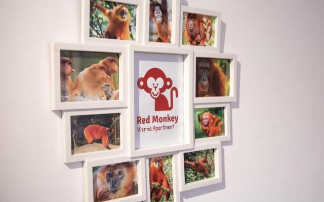 Red Monkey Vienna Apartment by ichbucheAT