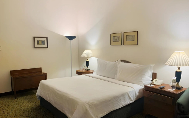 Maidens Hotel – Guest Rooms – New Delhi