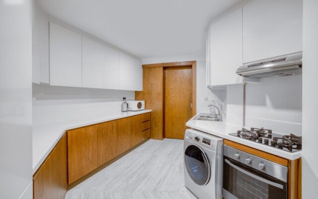 Cali Style 4 BR Penthouse Large Patio