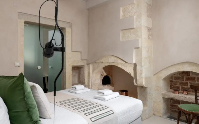 Sutor Chic Manor