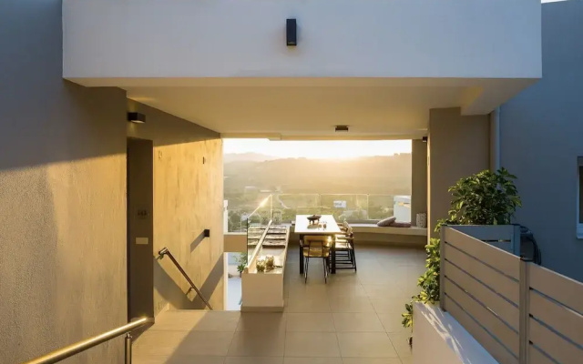 Three Moirai Villa With 2 Heated Pools