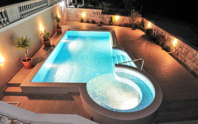 Pontus Luxury Apartments