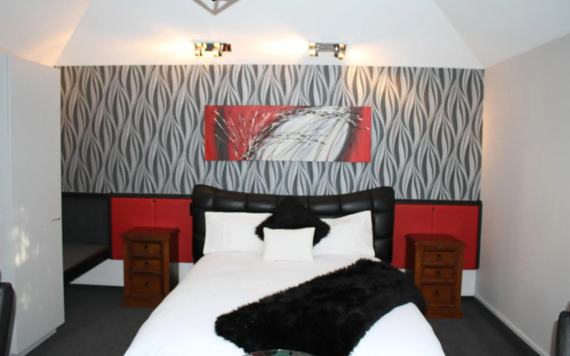 Birchwood Manor Motel