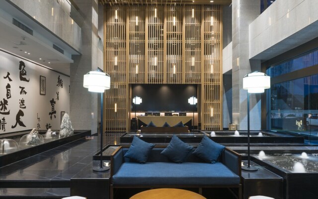 Le Moment City Resort Hotel