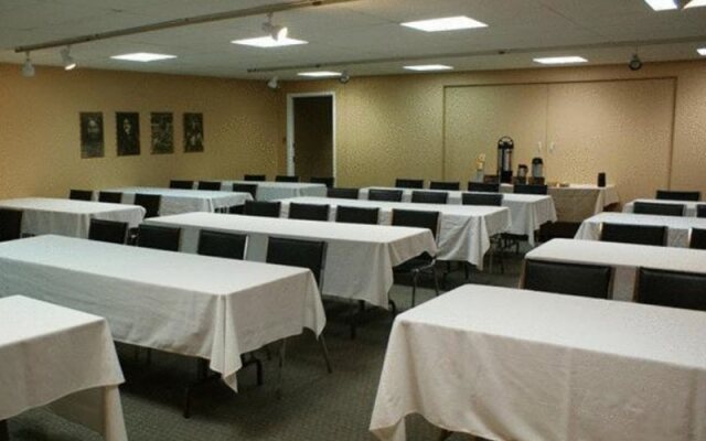 Paul's Motor Inn