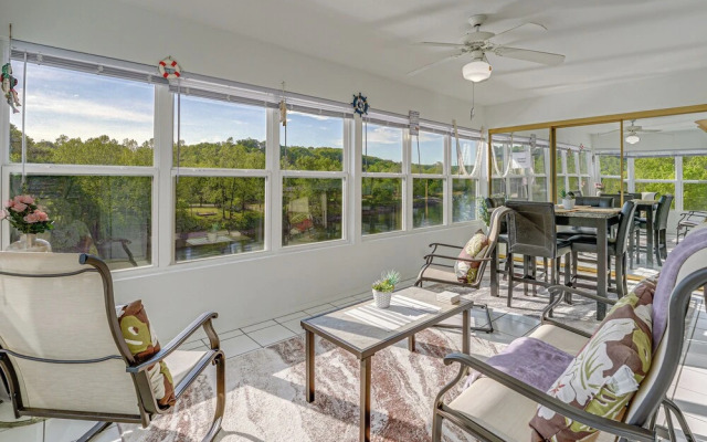 Updated Branson Condo w/ Lake Taneycomo Views!