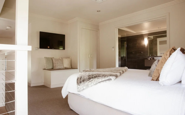 The Edge Villa – Guest Rooms – Mount View