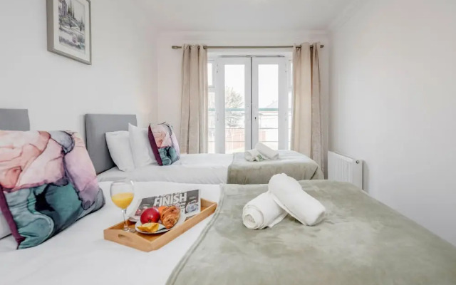 Bright and Cozy 2-bed Apartment in Dagenham