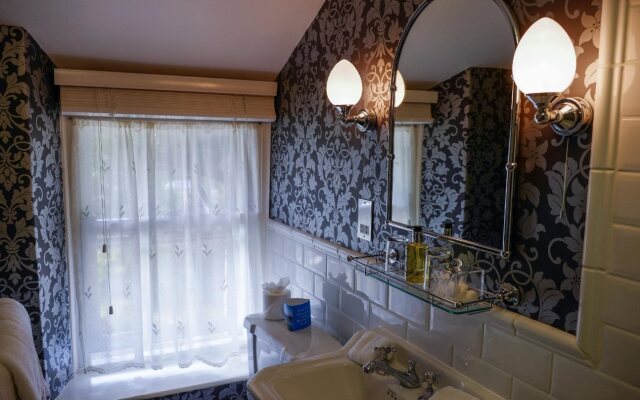 The Willowsmere - Adults Only