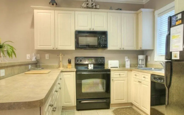 Magnolia Pointe 203 4833P 2 Br condo by RedAwning