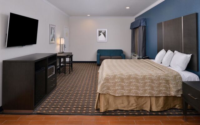 Regency Inn and Suites