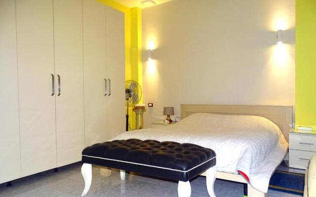 Central Apartments Shoshi