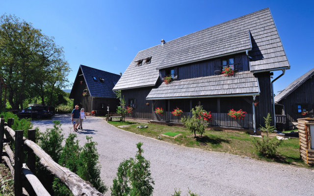 Ethno Houses Plitvica Selo