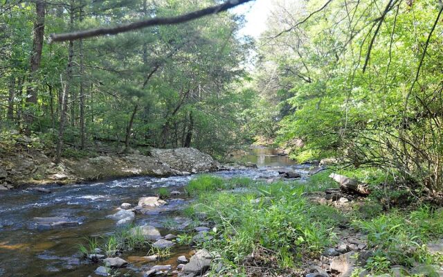 Rosies Creekside Retreat - 3 BR Escape!