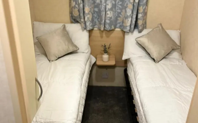 Lovely Caravan Located in an Amazing Holiday Park