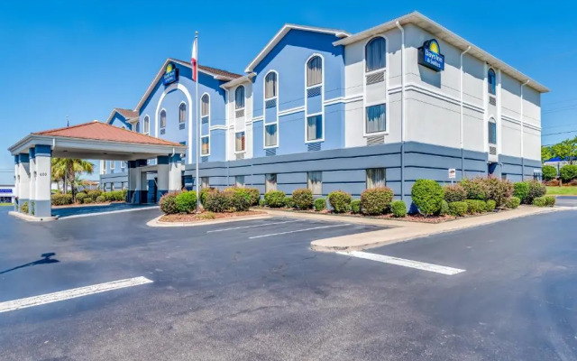 Days Inn & Suites Prattville-Montgomery