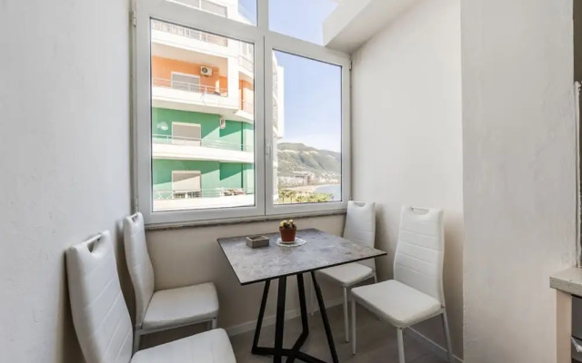 Beachfront Apartment - Near Beach City