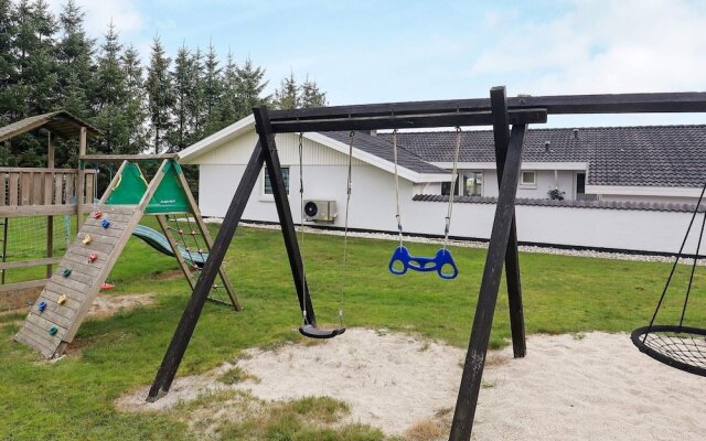 10 Person Holiday Home in Blavand