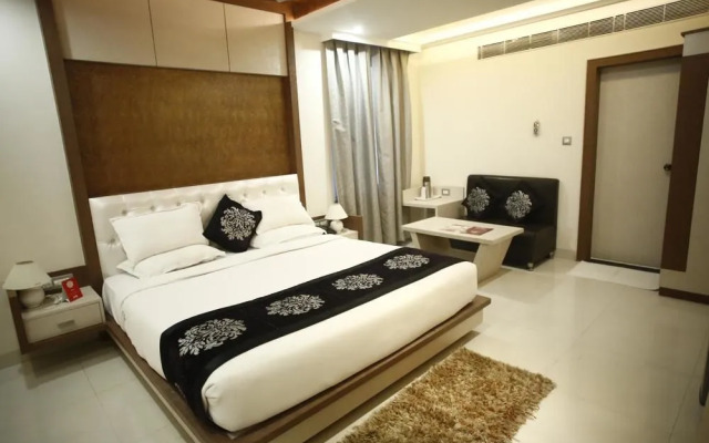 Capital O 9051 The Vedas