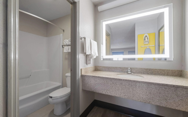 Days Inn by Wyndham Alma