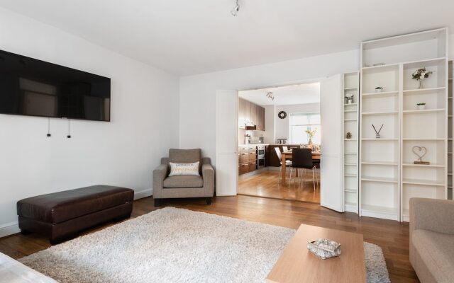 Platinum Apartment in West London 9955