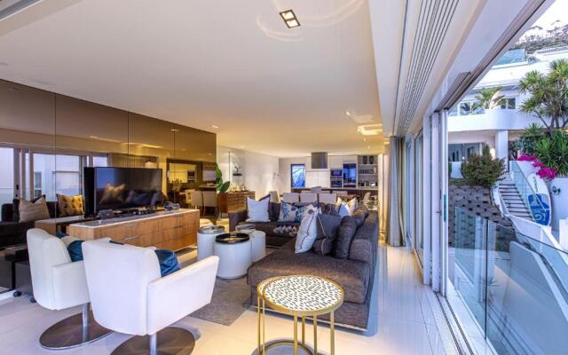 Clifton YOLO Spaces – Clifton Beachfront Penthouse
