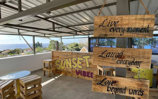 Spacious 4-bed Villa in Flic en Flac Roof top bar