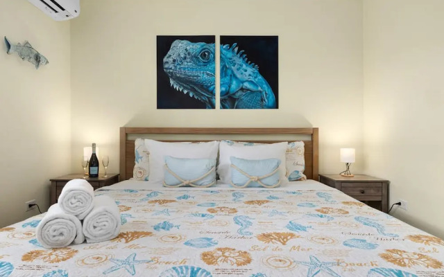 3BR 2BA Near Eagle Beach w Private Pool
