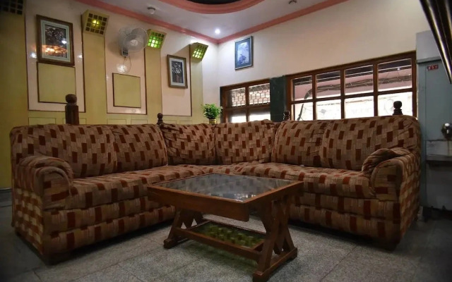 Mid City Hotel by OYO Rooms