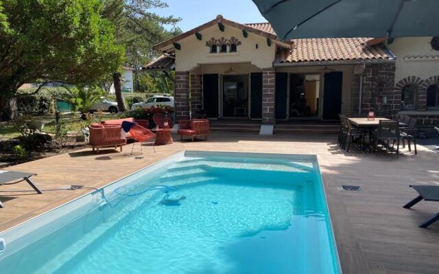 Villa de charme avec piscine à 500m des plages