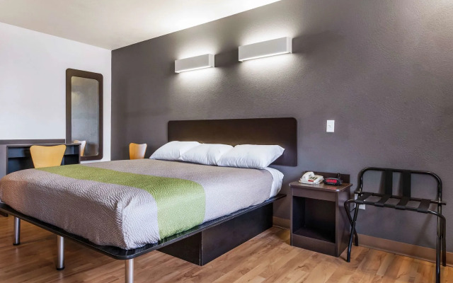 Studio 6 Alexandria, LA