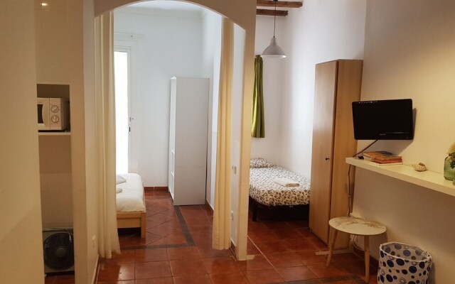 Central Comfortable Apt Born 2.1