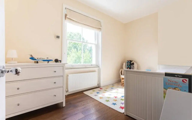 Bassett Road XII by Onefinestay